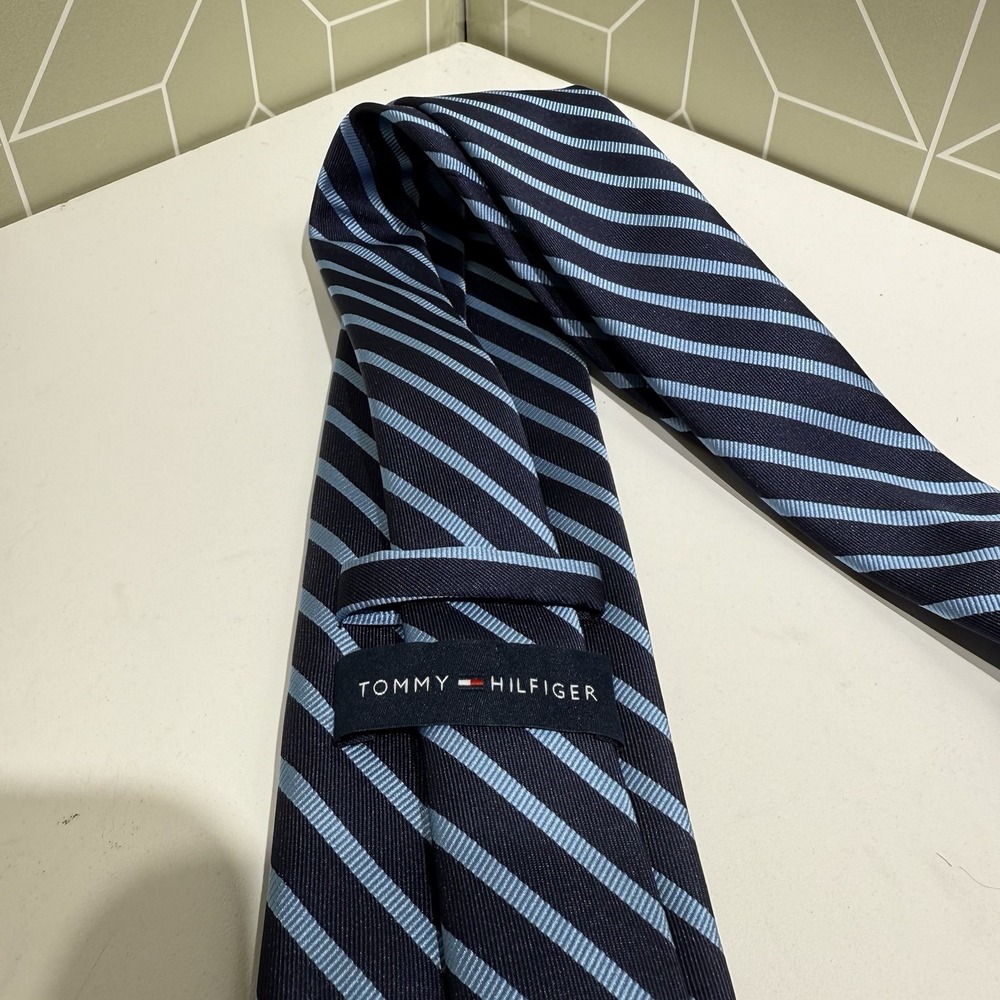 TOMMY HILFIGER MENS NEW NAVY‎ 100%SILK CLASSIC NECKTIE WIDTH:3 1/8" - Picture 7 of 9